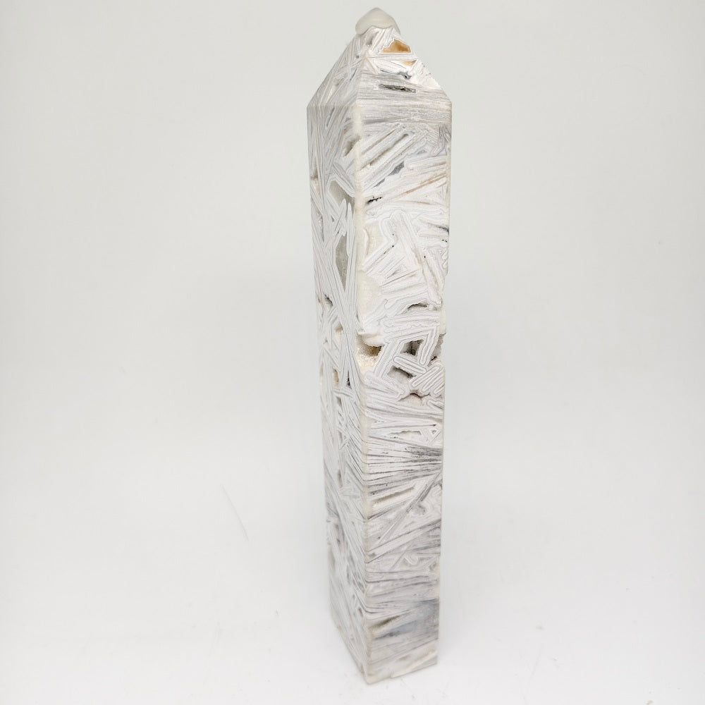 595g natural Mexican white agate tower ornaments healing