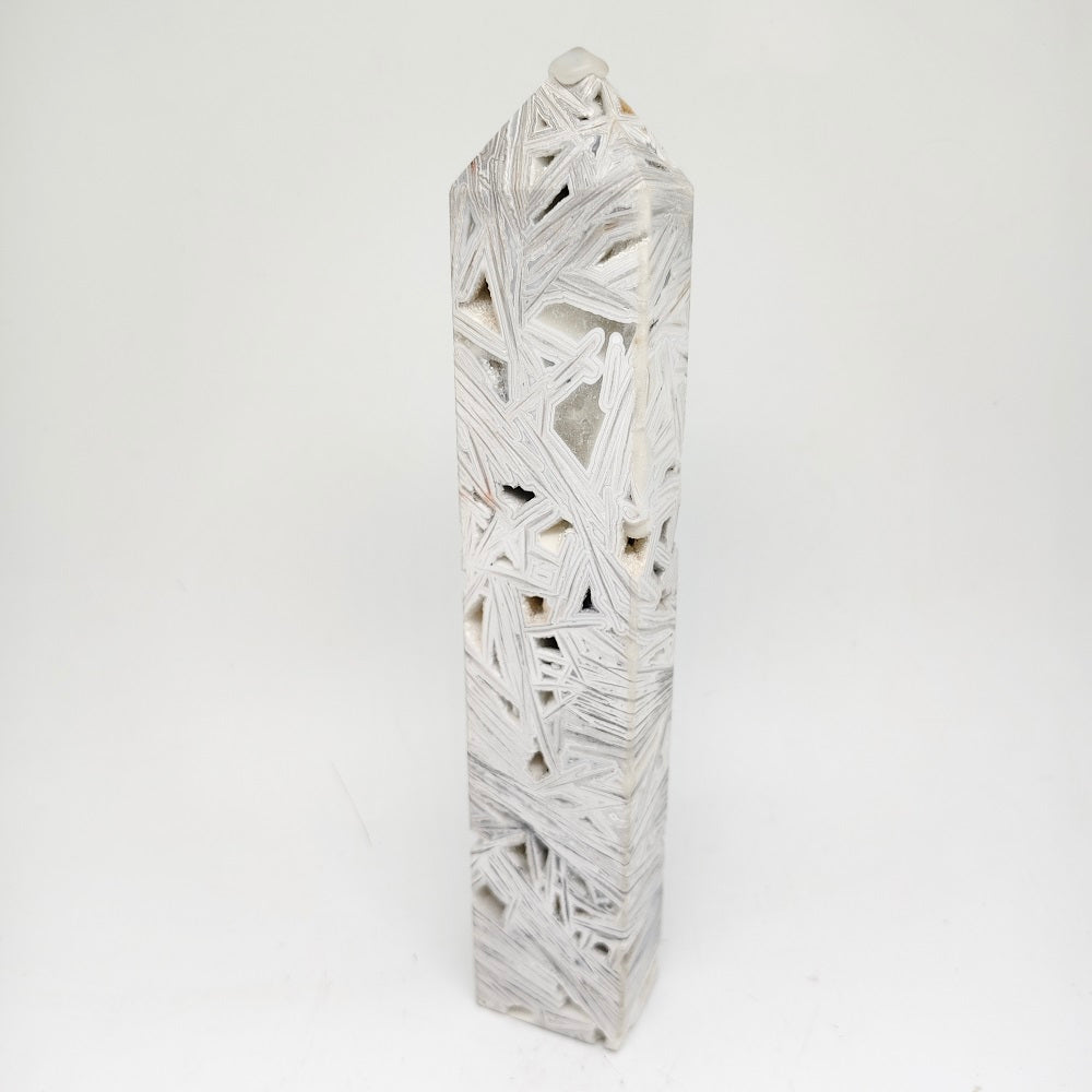 595g natural Mexican white agate tower ornaments healing