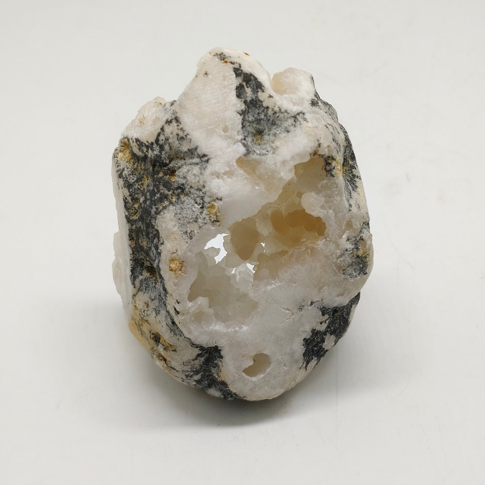 white agate geodo tower ornaments healing 135.5g
