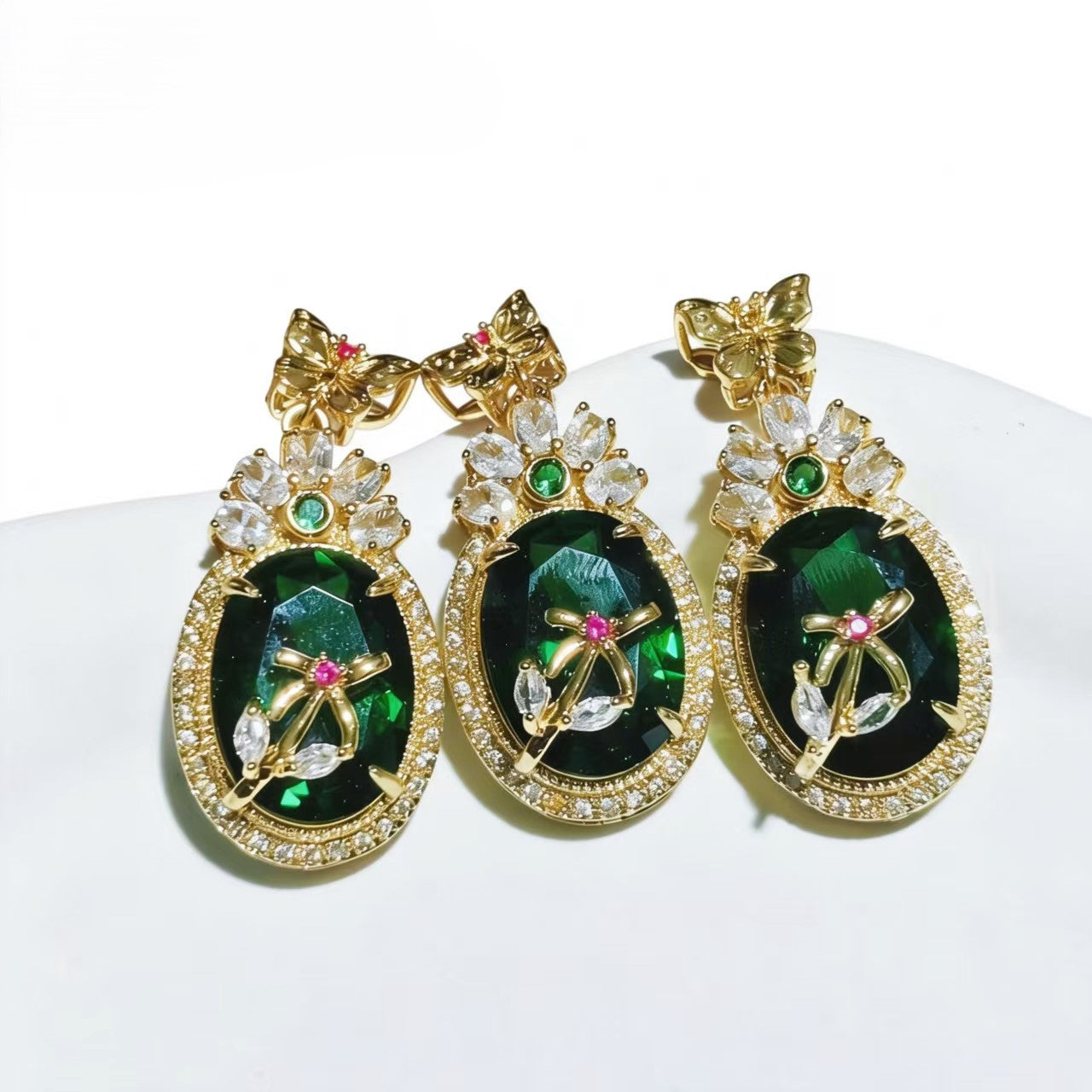 High-end Luxury Oval Seiko Inlay Green Zircon With Flower&butterfly Design Pendants Gold-plated Accessories For Women Jewelry Gifts