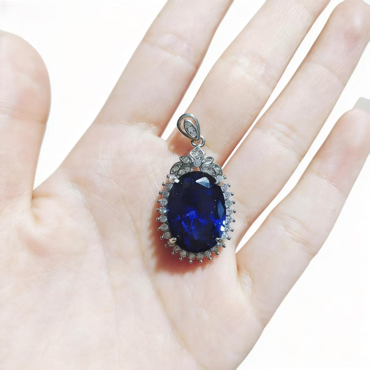 High-end Luxury Oval Seiko Inlay Dark Blue Zircon Pendants Silver-plated Accessories For Women Jewelry Gifts
